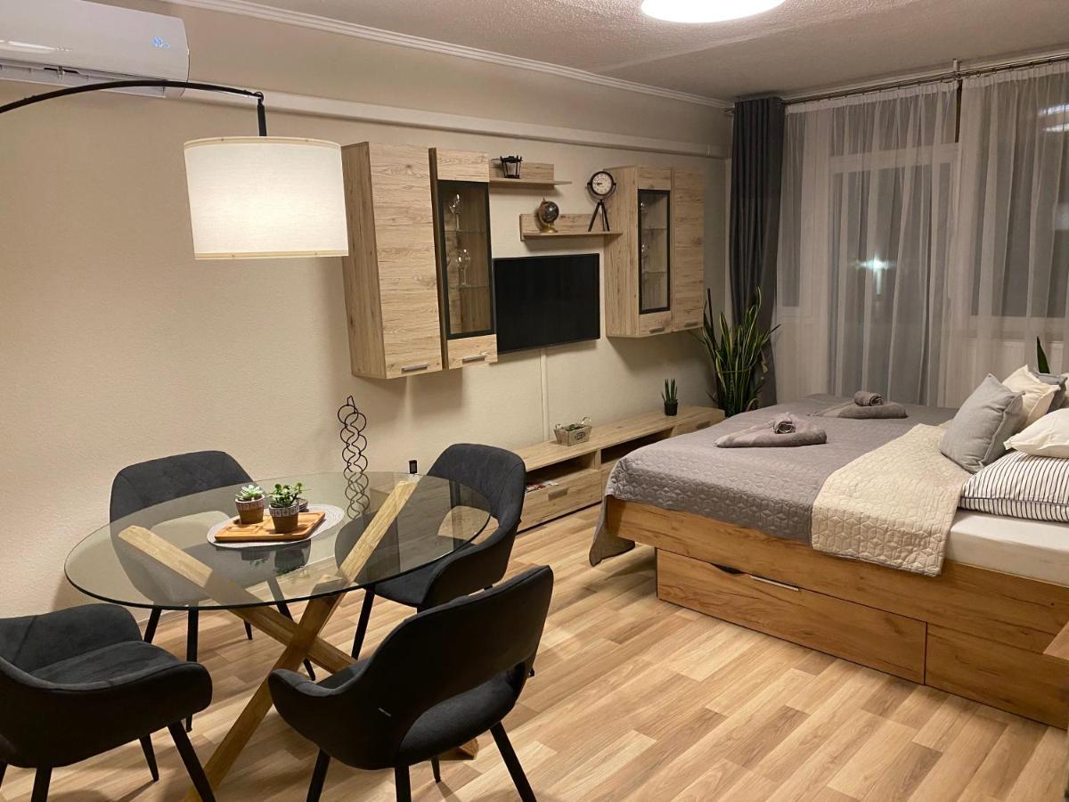 Centrum Apartman Капошвар Экстерьер фото
